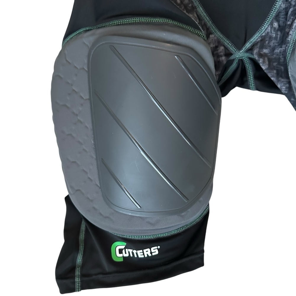 Cutters Rev Impact 5 Pad Football Shorts With Hard Cap Men’s X-Large Black/Camo - Picture 2 of 11